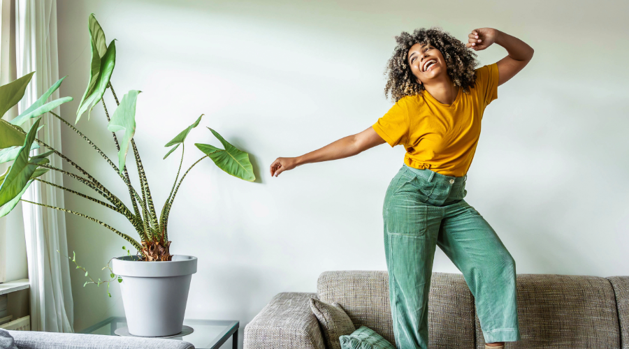woman dancing, conscious dance benefits